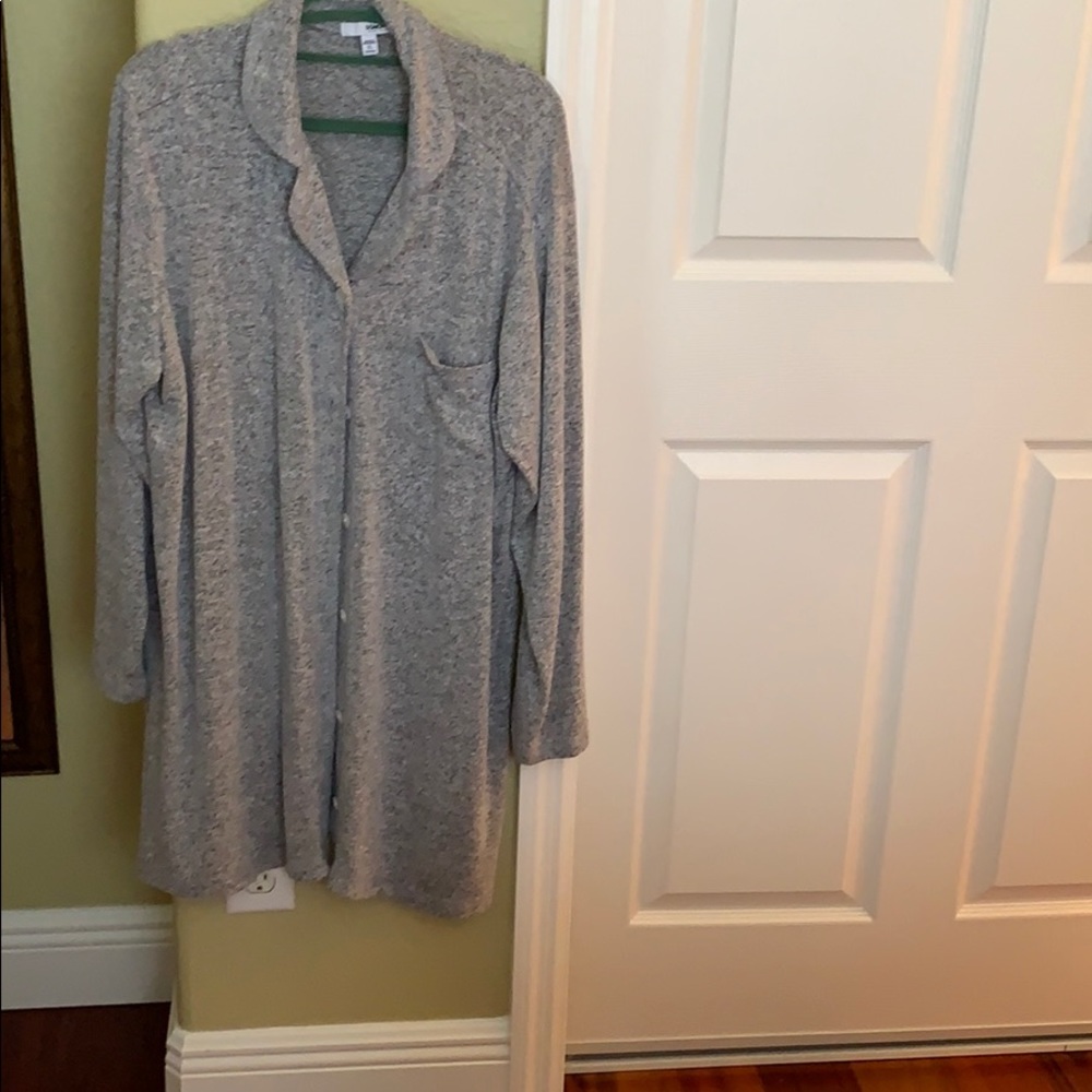 Light weight robe bathrobe.